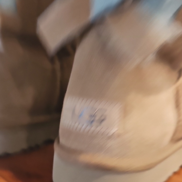 UGG Cream Shearling Boots - Picture 6 of 8